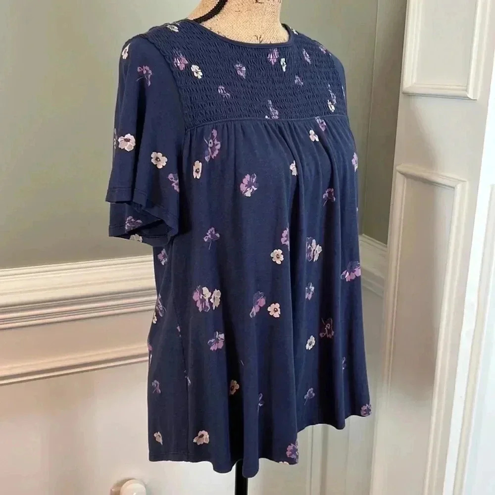 Old Navy Blue Floral Smocked Babydoll Top | Size SP PTP 21” - Picture 6 of 11
